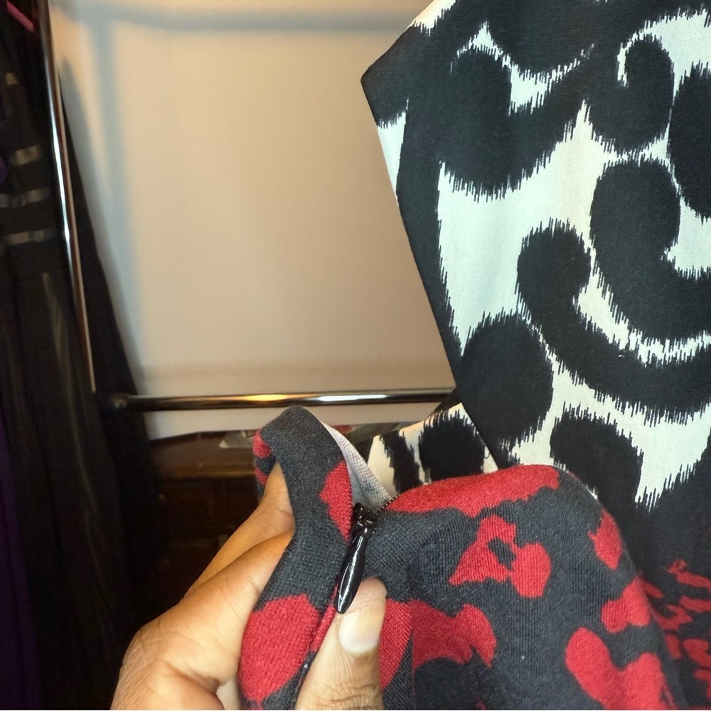 Chico's size 3 Red and Black Abstract Sleeveless Mini Dress - Picture 5 of 7